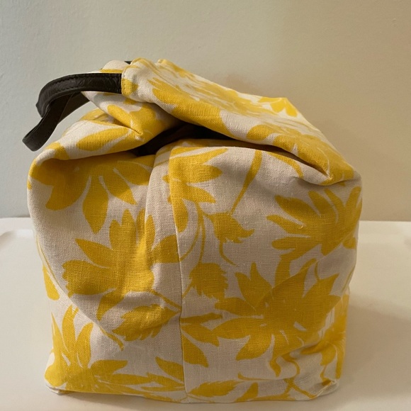 Voluspa Tote & Beach Towel in Yellow Brand New - Picture 3 of 10